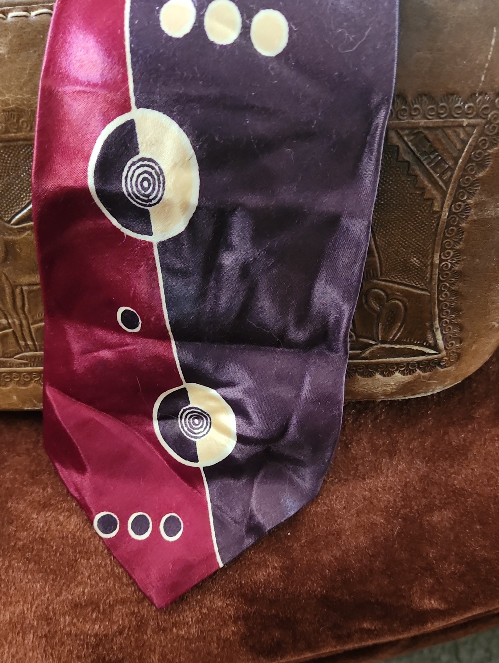 VINTAGE 40's 50's Silk Tie With Cream Geometric Pattern